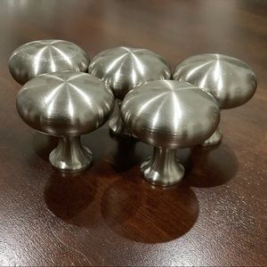 (5) Round Satin Nickel Pull Knobs